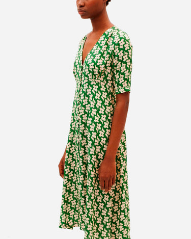 Model is 5′6″, wearing a size M